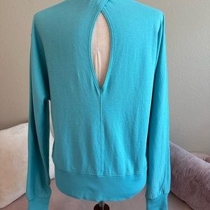 Athleta Sundown key-hole back beautiful turquoise blue sweatshirt never worn XS